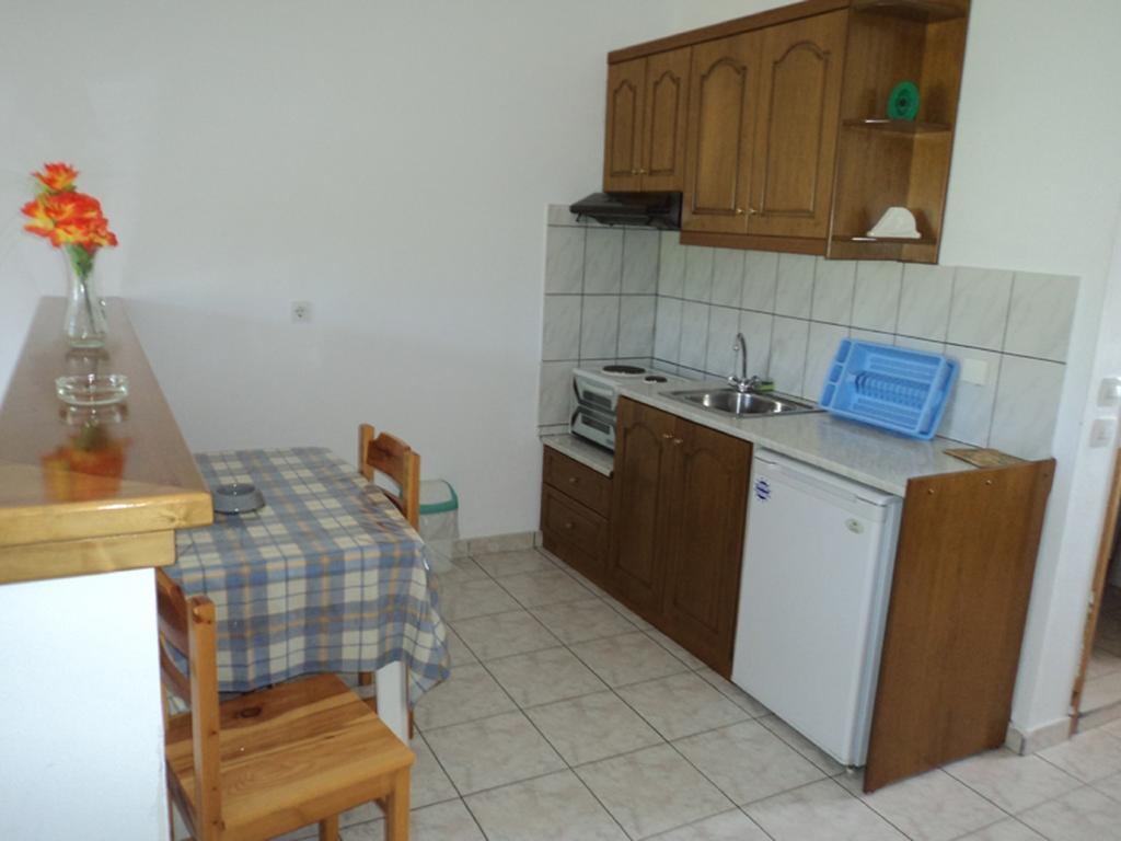 Aparthotel Faethon Karousadhes  Pokoj fotografie